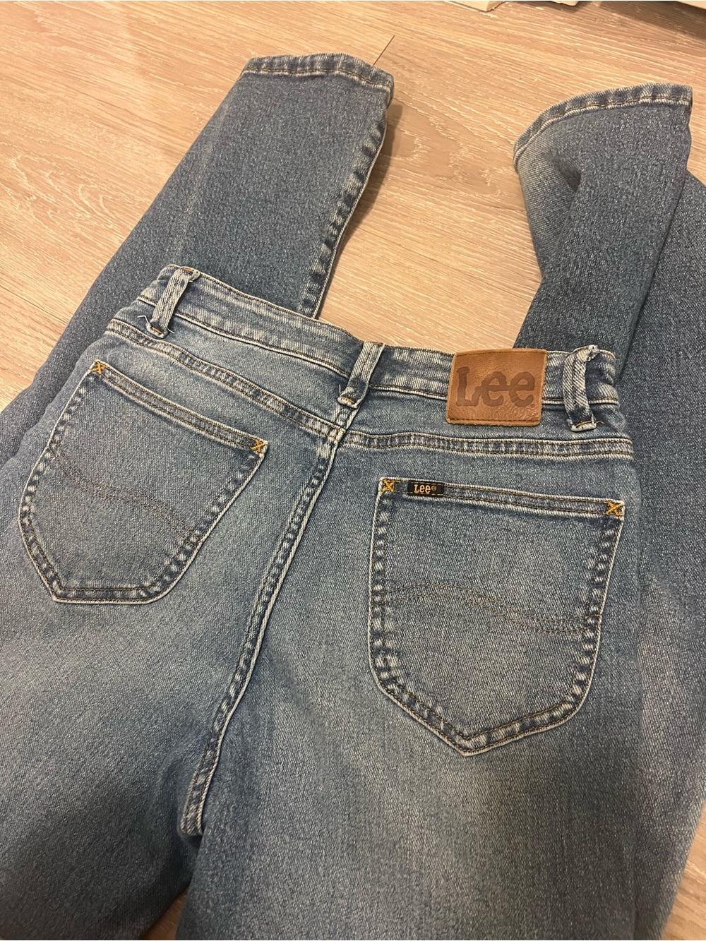 Lee 28 Women’s High-Rise Flared Jeans in Medium Blue - Picture 3 of 3